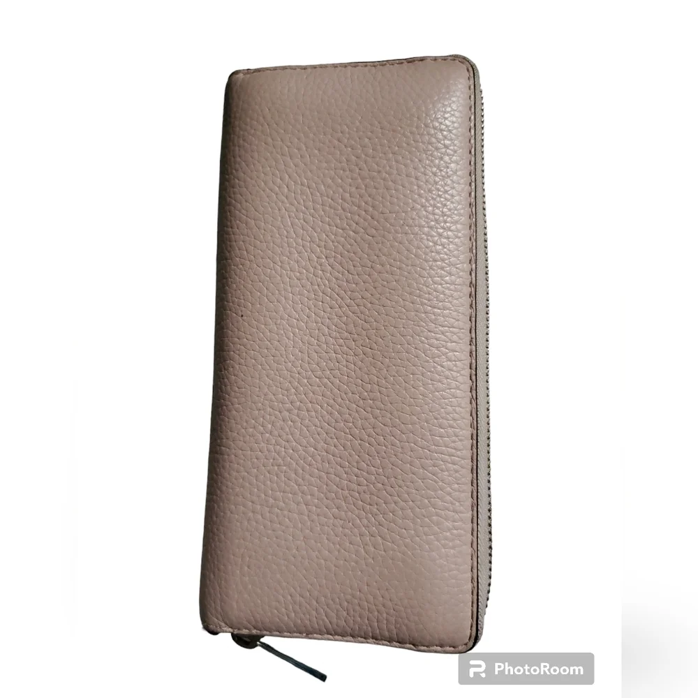 Michael Kors Pink Wristlet vallet. - Picture 2 of 11